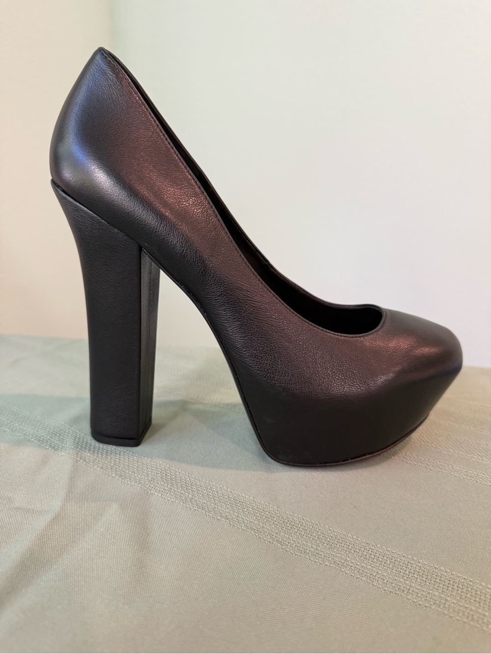 Report Signature “Alvahs”  Black Leather Platform Heels 10 BNIB